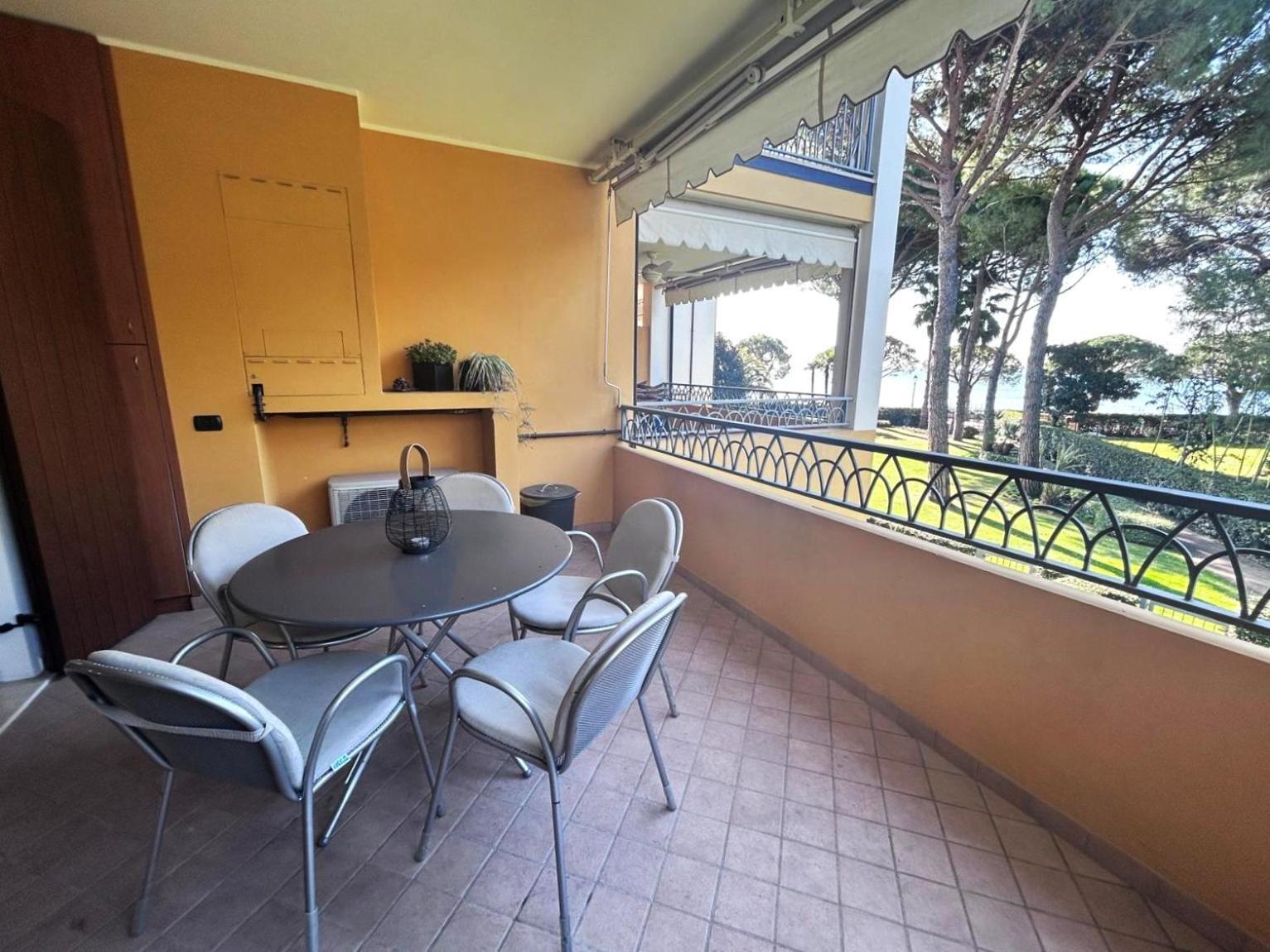 טוסקולנו מדרנו Casa Santi Il Silenzio Tra Lago E Montagna מראה חיצוני תמונה